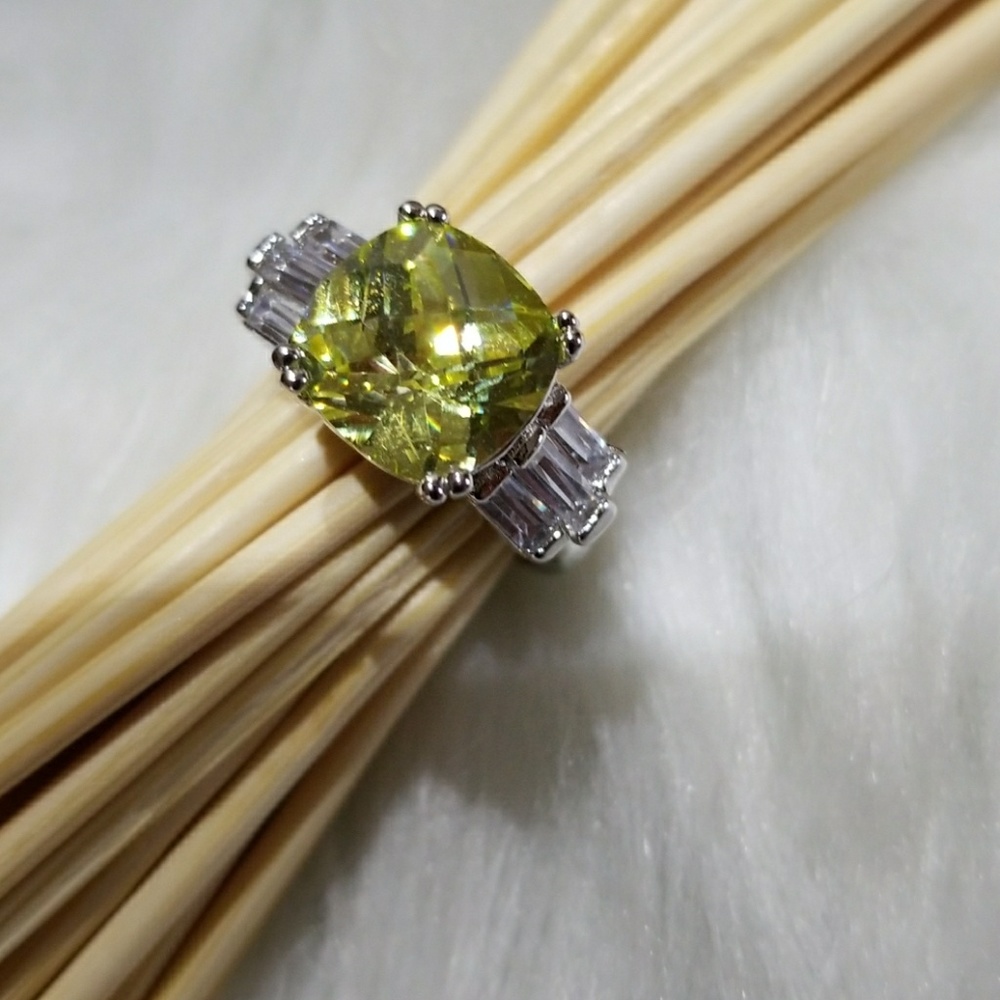 Avon Ring - Picture 4 of 6